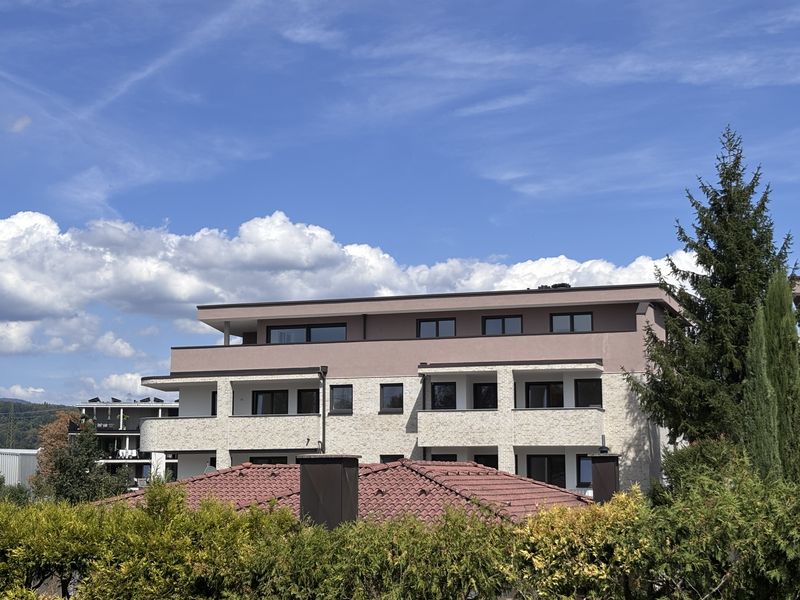 Erstbezug: Klimafreundlicher  4-Zimmer-Neubau in Lörrach Brombach mit EBK & Terrasse